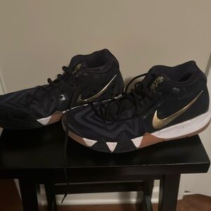 Nike Kyrie Irving “Pitch Blue” size 13